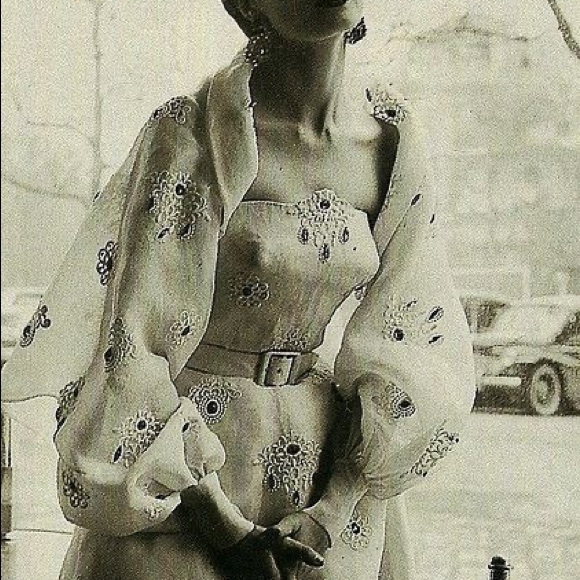 Meet your Posher, Tiffany 🛍 POSH AMBASSADOR - Picture 5 of 9